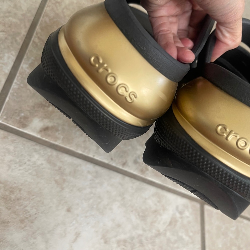Crocs Mega Crush Sandal Black Gold Platform Slides Womens 7 men's 5 EUC unisex - Picture 4 of 8